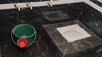 Luxury Single Room, Balcony, Garden View | Bilik Mandi