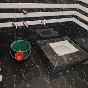 Luxury Single Room, Balcony, Garden View | Bathroom - Kaku's Krishnabagh palace (REWA)