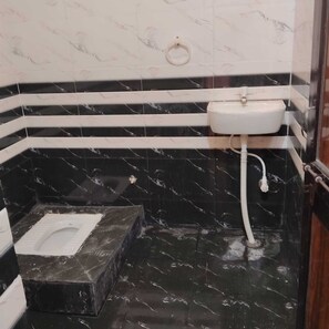 Bathroom - Kaku's Krishnabagh palace (REWA)