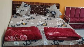 Luxe eenpersoonskamer, balkon, uitzicht op tuin