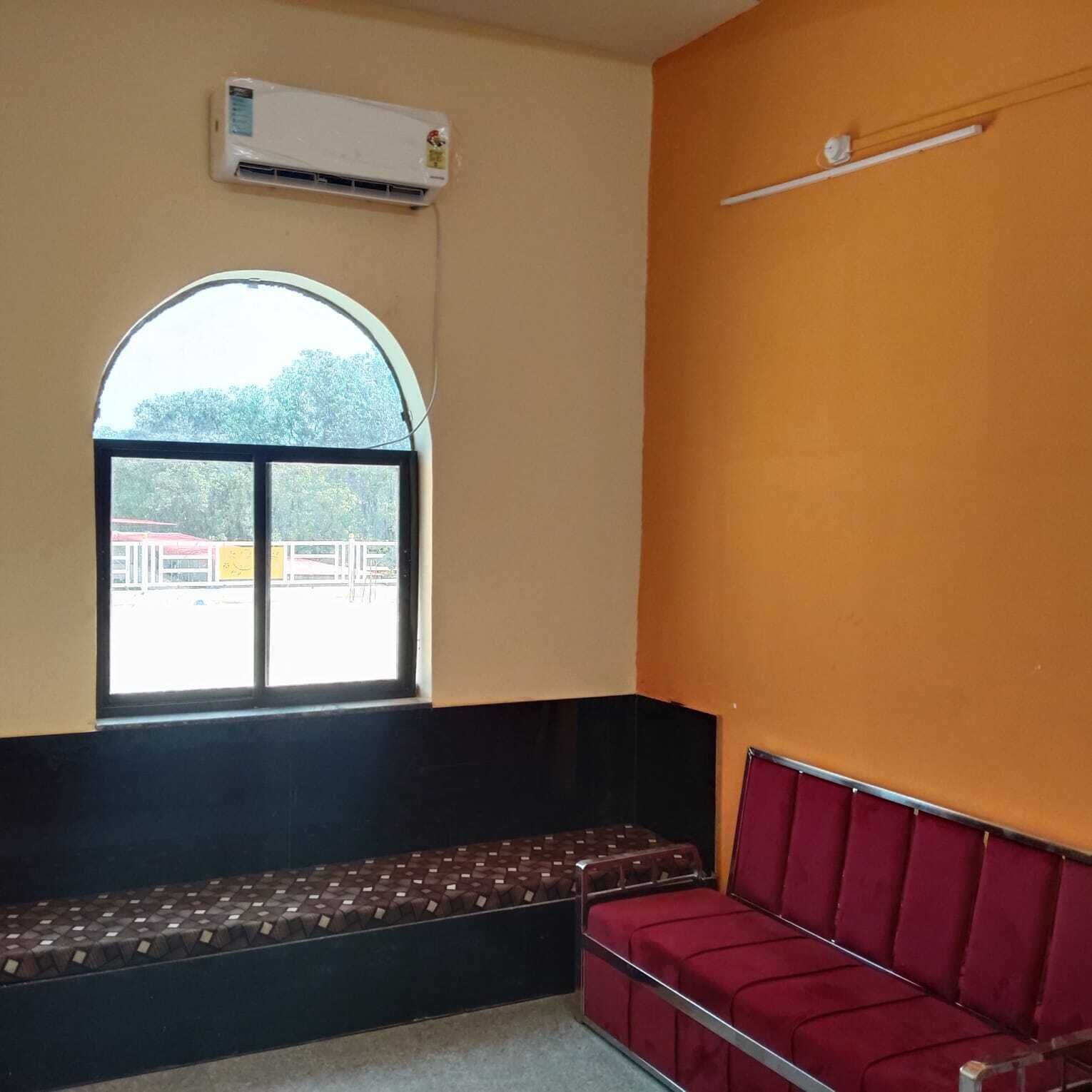 Luxury Single Room, Balcony, Garden View | Interior