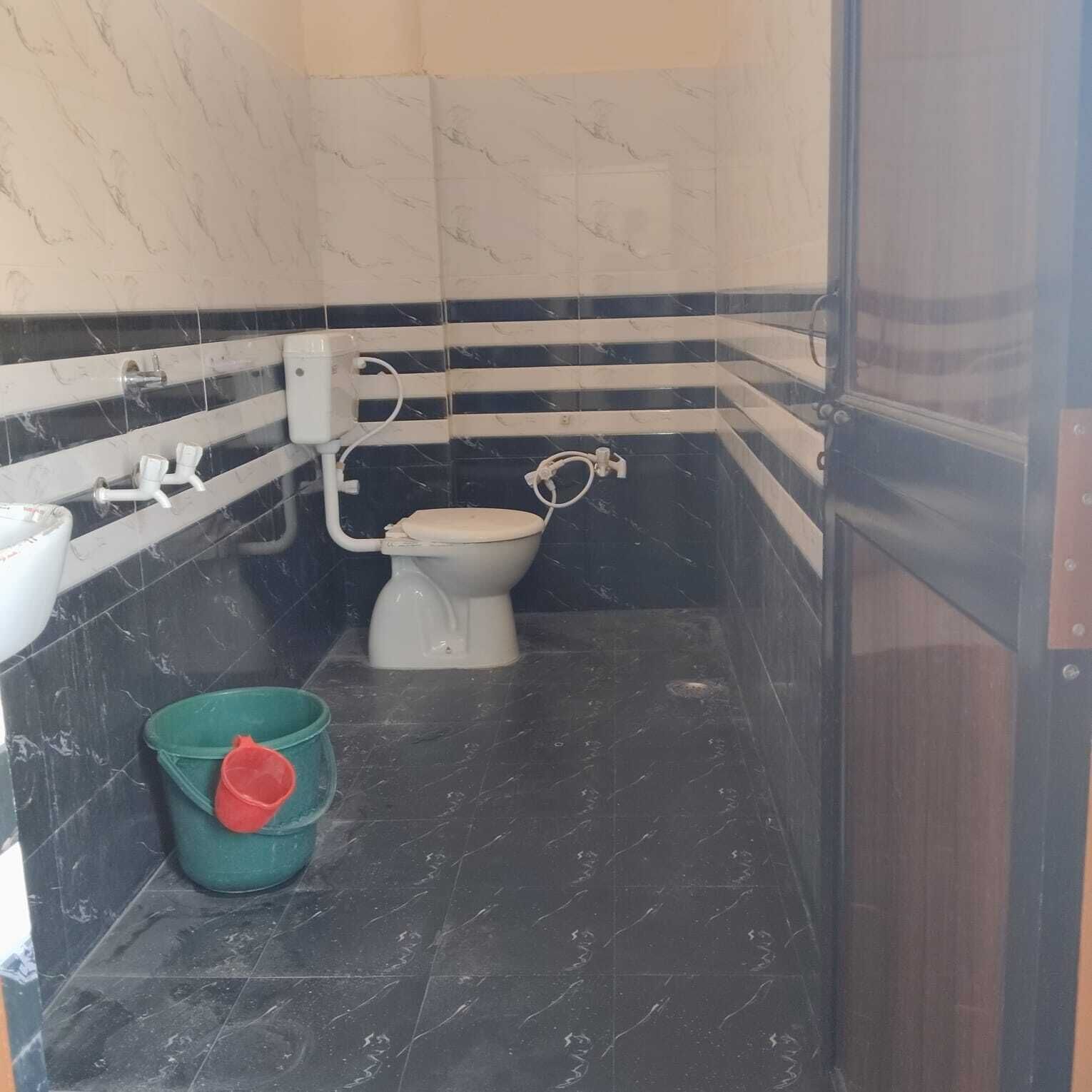 Luxe eenpersoonskamer, balkon, uitzicht op tuin | Badkamer