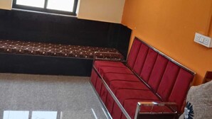 A room with a bench, a window, and a wall socket. - Kaku's Krishnabagh palace (Raipur Karchuliyan)