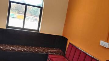 Luxe eenpersoonskamer, balkon, uitzicht op tuin | Interieur