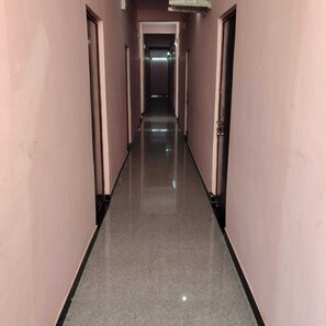 Luxury Single Room, Balcony, Garden View | Interior - Kaku's Krishnabagh palace (REWA)