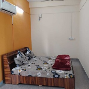 Room - Kaku's Krishnabagh palace (REWA)