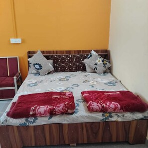 Room - Kaku's Krishnabagh palace (REWA)
