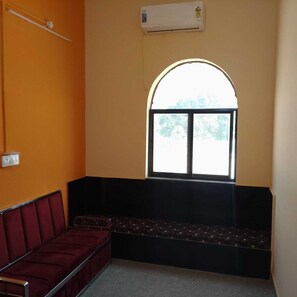 Luxury Single Room, Balcony, Garden View | Interior - Kaku's Krishnabagh palace (REWA)