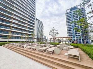 Sun deck - PVH -  Sea View 2BR - Beach Access (Dubai)