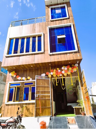 Shree Pria Ju Dham Room near Maa Vaishnav Devi Statue Stay in Vrindavan