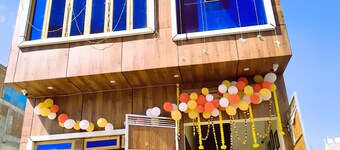 Shree Pria Ju Dham Room near Maa Vaishnav Devi Statue Stay in Vrindavan