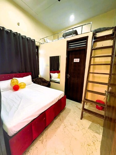 Shree Pria Ju Dham Room near Maa Vaishnav Devi Statue Stay in Vrindavan