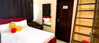 Shree Pria Ju Dham Room near Maa Vaishnav Devi Statue Stay in Vrindavan