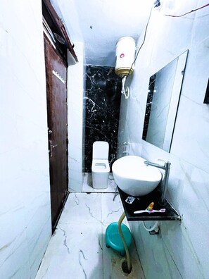 Douche, serviettes fournies, savon