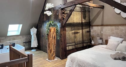 La 104 Zen private cocooning room with whirlpool bath.