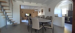 Dining - Villa on large plot, with secure swimming pool, in the heart of the Bandol vineyards (Le Castellet)