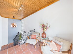 Interior - Sunset Luxe Suite: Private Beach, Panoramic Views, 2 Bathrooms & Terrace + SUPs (Ossiach)