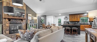 Modern 3BR Front Porch Place - Near Shops & Parks