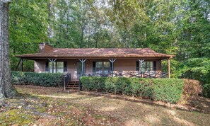 Exterior - Modern 3BR Front Porch Place - Near Shops & Parks (Woodstock)