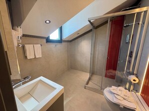 Superior Triple Room, Balcony | Bilik Mandi