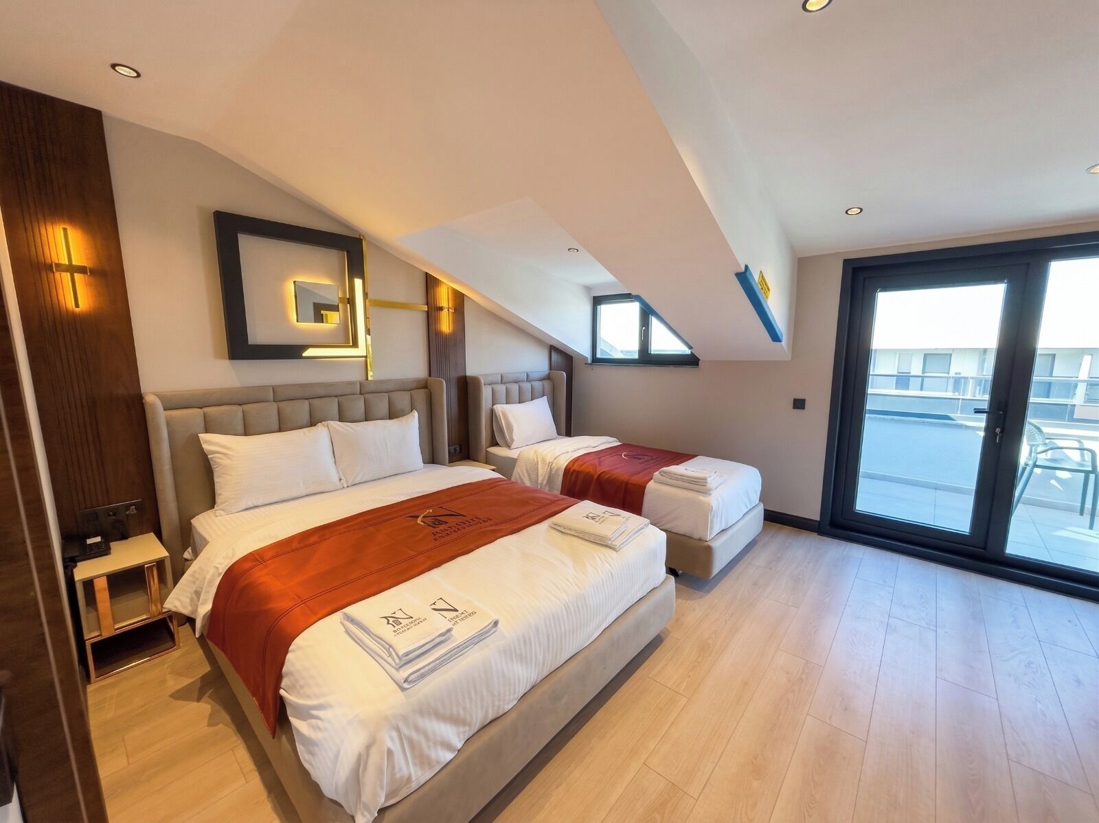 Habitación triple superior, balcón