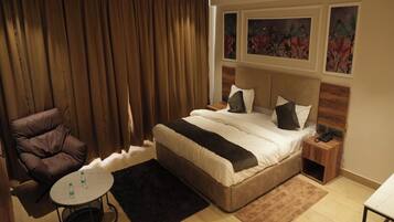 Suite | Desk, free WiFi