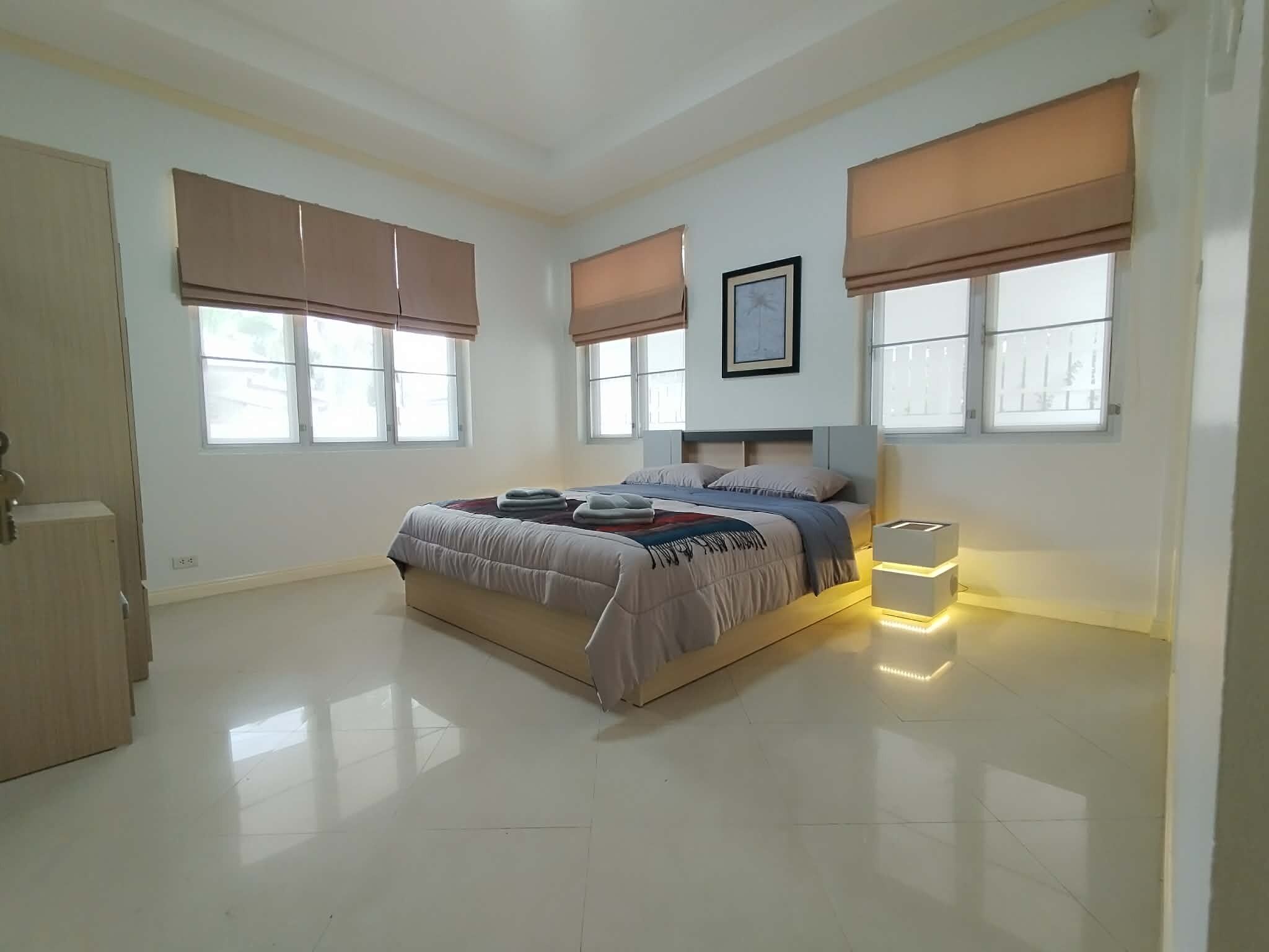 3 bedrooms, WiFi, bed sheets