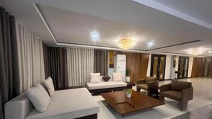 Lobby sitting area - Dreamweavers Hotel (Koronadal)
