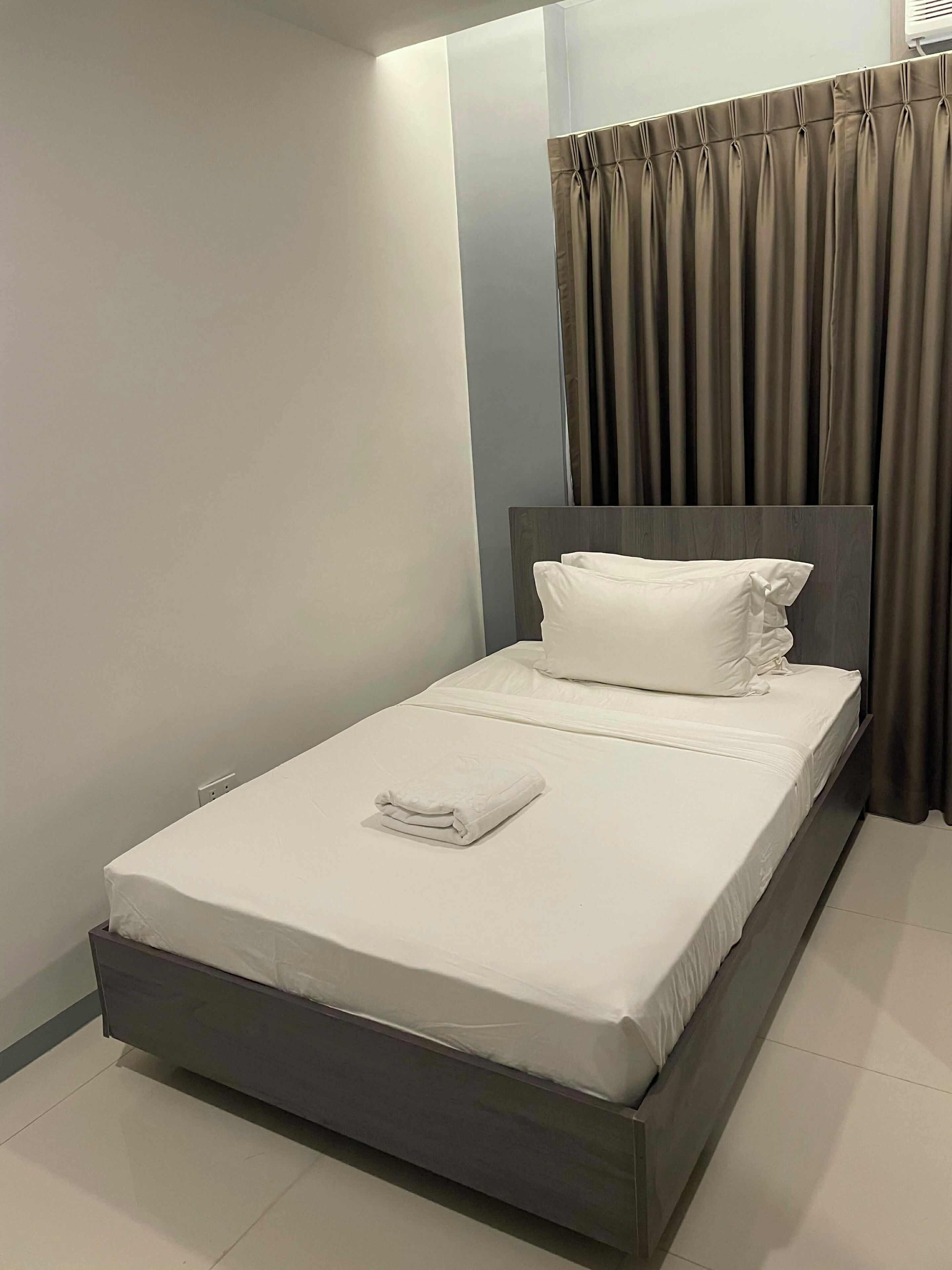 Standard Room | In-room safe, iron/ironing board, free WiFi