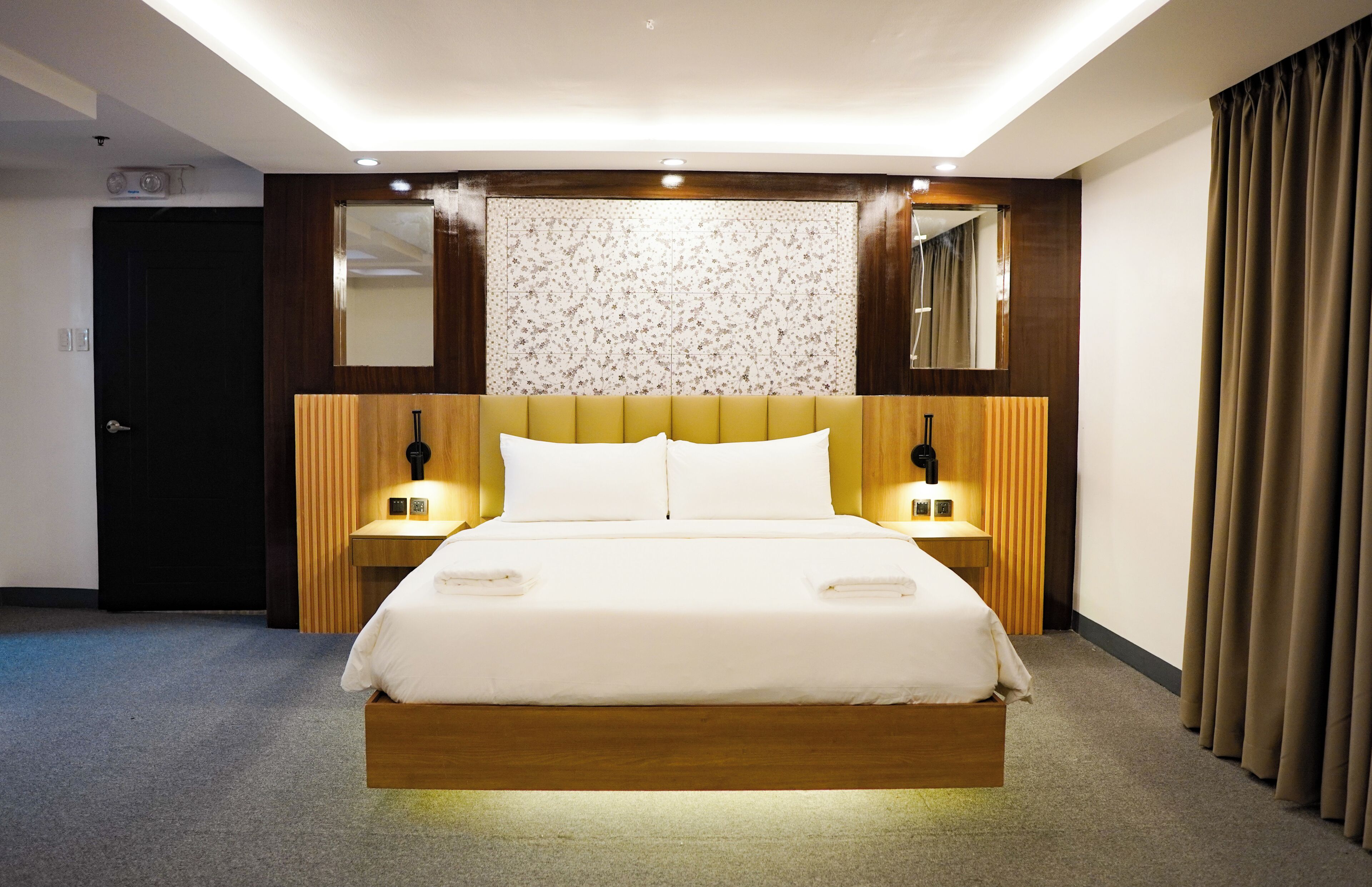 Presidential-sviitti, 2 makuuhuonetta, siivous, kaupunkinäköala