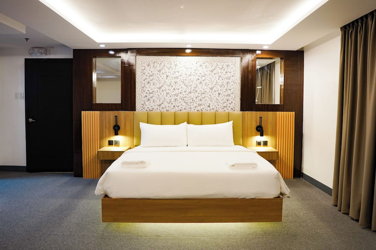 Presidential Suite, 2 Bedrooms, Housekeeping, City View