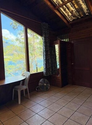 Interior - Tiny cabin #1, Chi-ya San Juan Laguna (San Juan la laguna,)