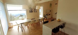 Dining - Villa Terrace Vert, 12 seats, Saltwater pool, A/C, gym, BBQ (Sarzana)