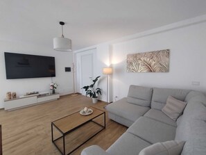 Living area - Villa Terrace Vert, 12 seats, Saltwater pool, A/C, gym, BBQ (Sarzana)