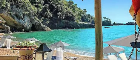 Plage à proximité, chaise longue