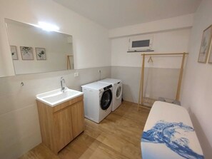 Interior - Villa Terrace Vert, 12 seats, Saltwater pool, A/C, gym, BBQ (Sarzana)