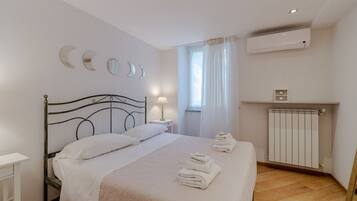 2 Schlafzimmer, Bügeleisen/Bügelbrett