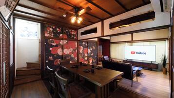 Classic House, 3 Bedrooms | In-room dining