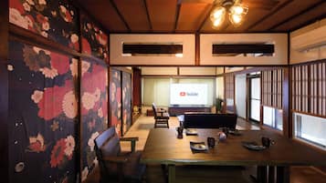 Classic House, 3 Bedrooms | In-room dining