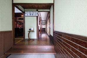 Interior entrance - Obachan-chi (Numazu)