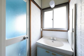 Classic House, 3 Bedrooms | Bathroom | Separate tub and shower, eco-friendly toiletries, hair dryer, slippers - Obachan-chi (Numazu)