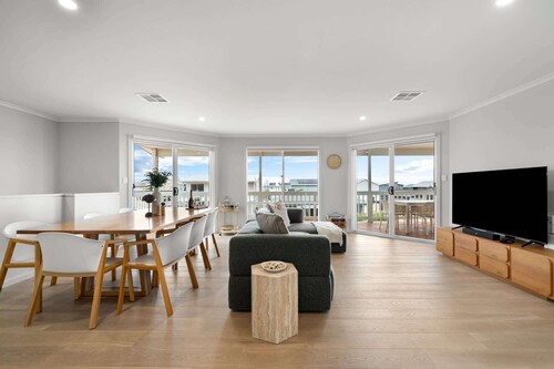 4BR Coastal Family Retreat Near North Beach BBQ