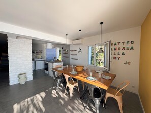 Dining - Waterfront paradise, private beach, sleeps 12, breathtaking view (Sari-Solenzara)