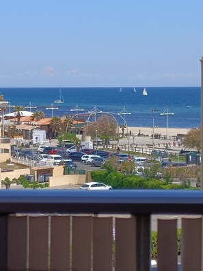 Property grounds - CAP D'AGDE - Sea view - private parking - beach 50m away - shops - ideal location (LE CAP D'AGDE)