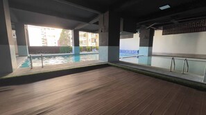 อพาร์ทเมนท์, 3 ห้องนอน, พร้อมสิ่งอำนวยความสะดวกสำหรับผู้พิการ, ลานระเบียง | สระว่ายน้ำ | สระว่ายน้ำกลางแจ้ง