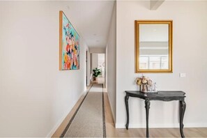 Interior - Luxury Sunbury retreat (Sunbury)