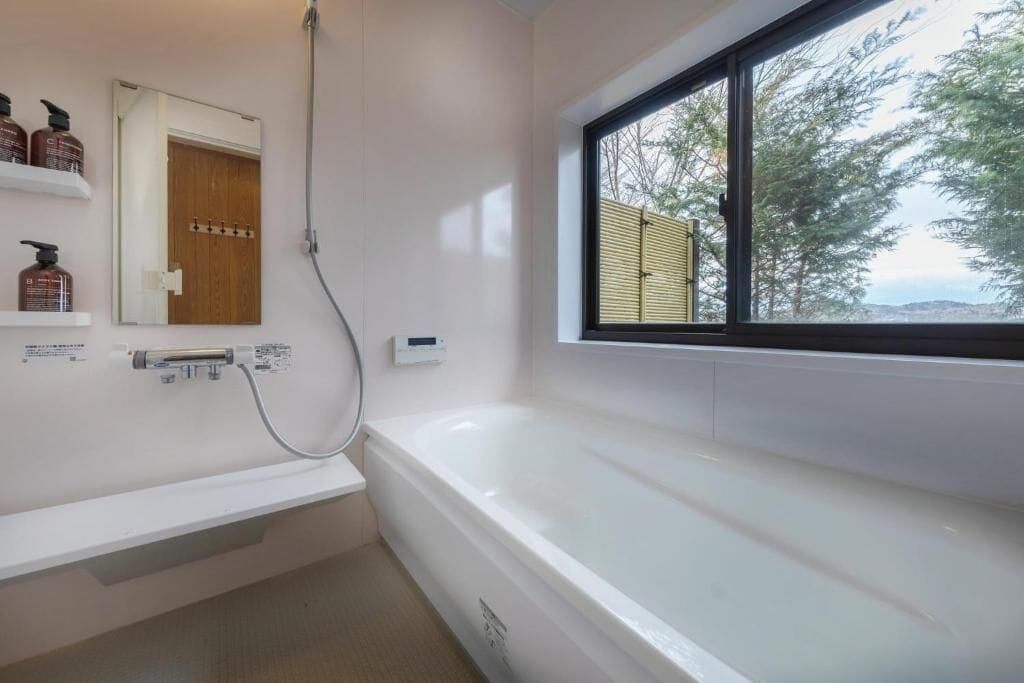 Maison, balcon, vue mer | Salle de bain