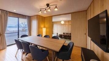 Ferienhaus, Balkon, Meerblick | Wohnzimmer