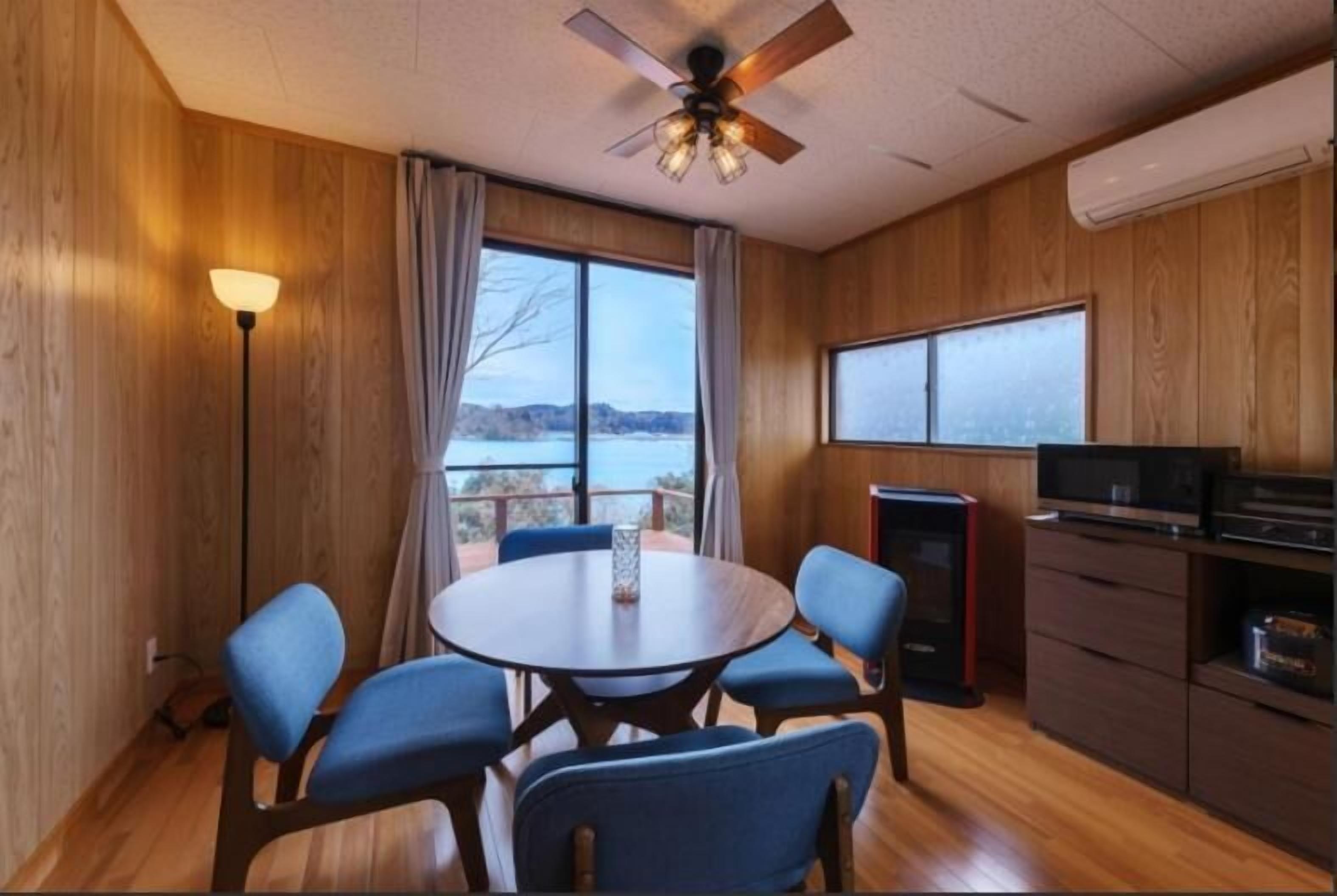 House, Balcony, Sea View | In-room dining