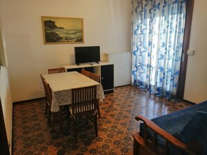 Dining - Apartment 'Residence Torino 29' with Shared Pool and Private Terrace (Lido di Jesolo)
